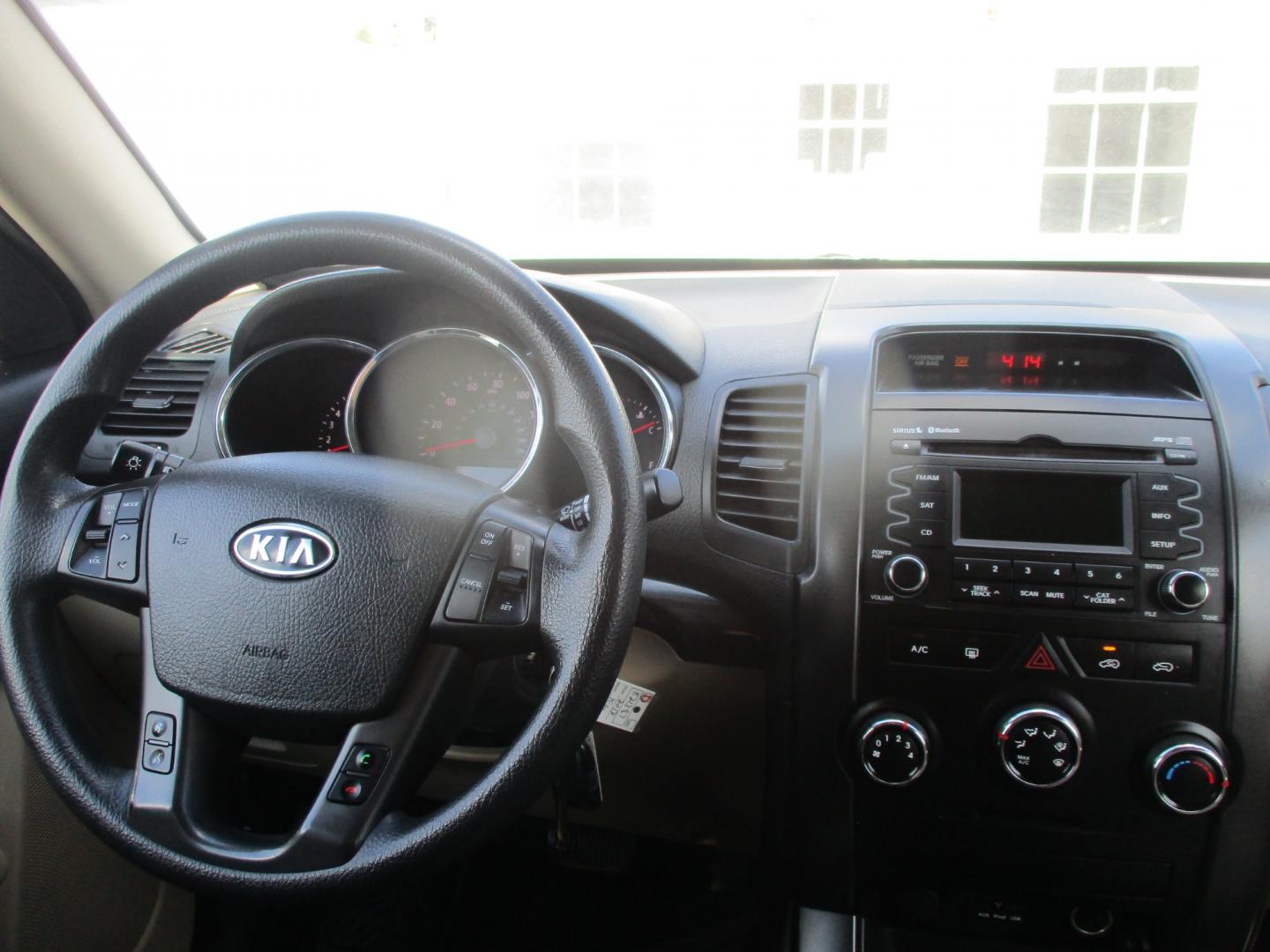 2013 WHITE Kia Sorento (5XYKTCA6XDG) with an 2.4L L4 DOHC 16V engine, AUTOMATIC transmission, located at 540a Delsea Drive, Sewell, NJ, 08080, (856) 589-6888, 39.752560, -75.111206 - Photo#15